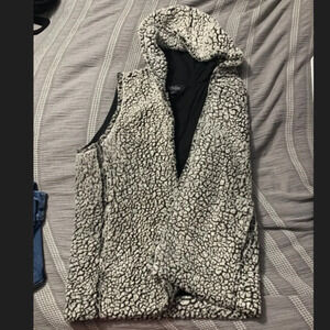 Fuzzy Vest - White/gray/black